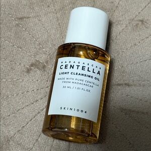 Madagascar Centella Light Cleansing Oil Brand New